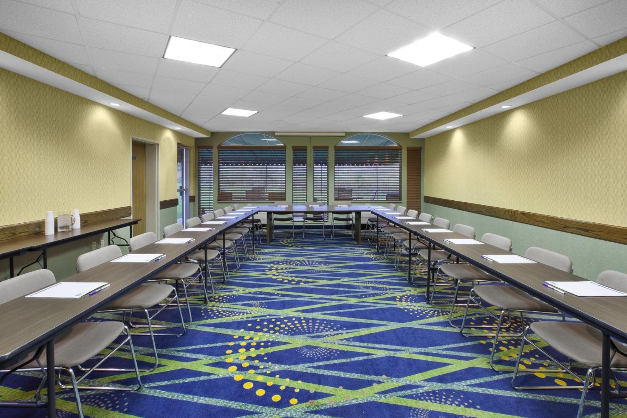 Holiday Inn Express Irwin Pa Tpk Exit 67 By Ihg Exterior photo