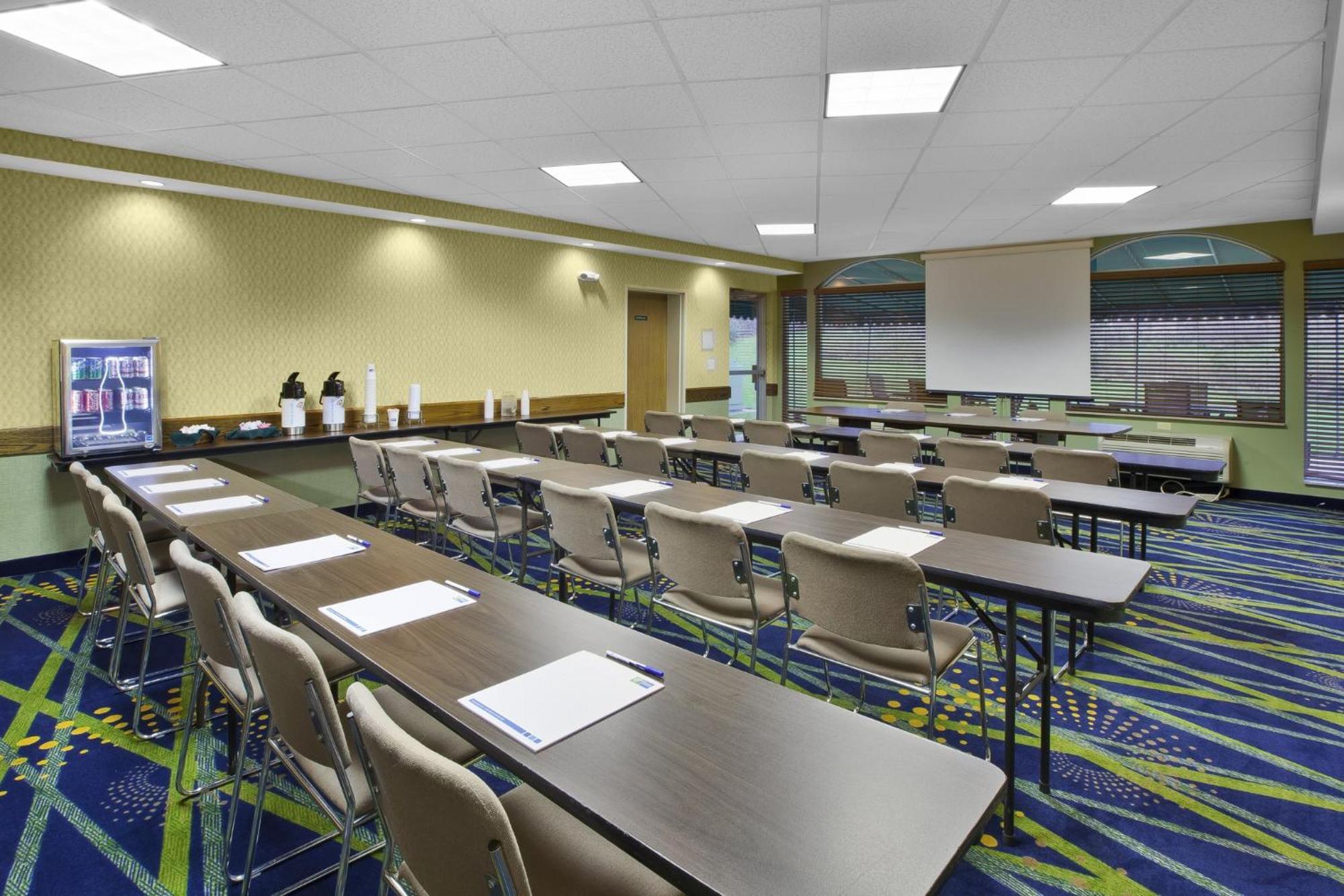 Holiday Inn Express Irwin Pa Tpk Exit 67 By Ihg Exterior photo