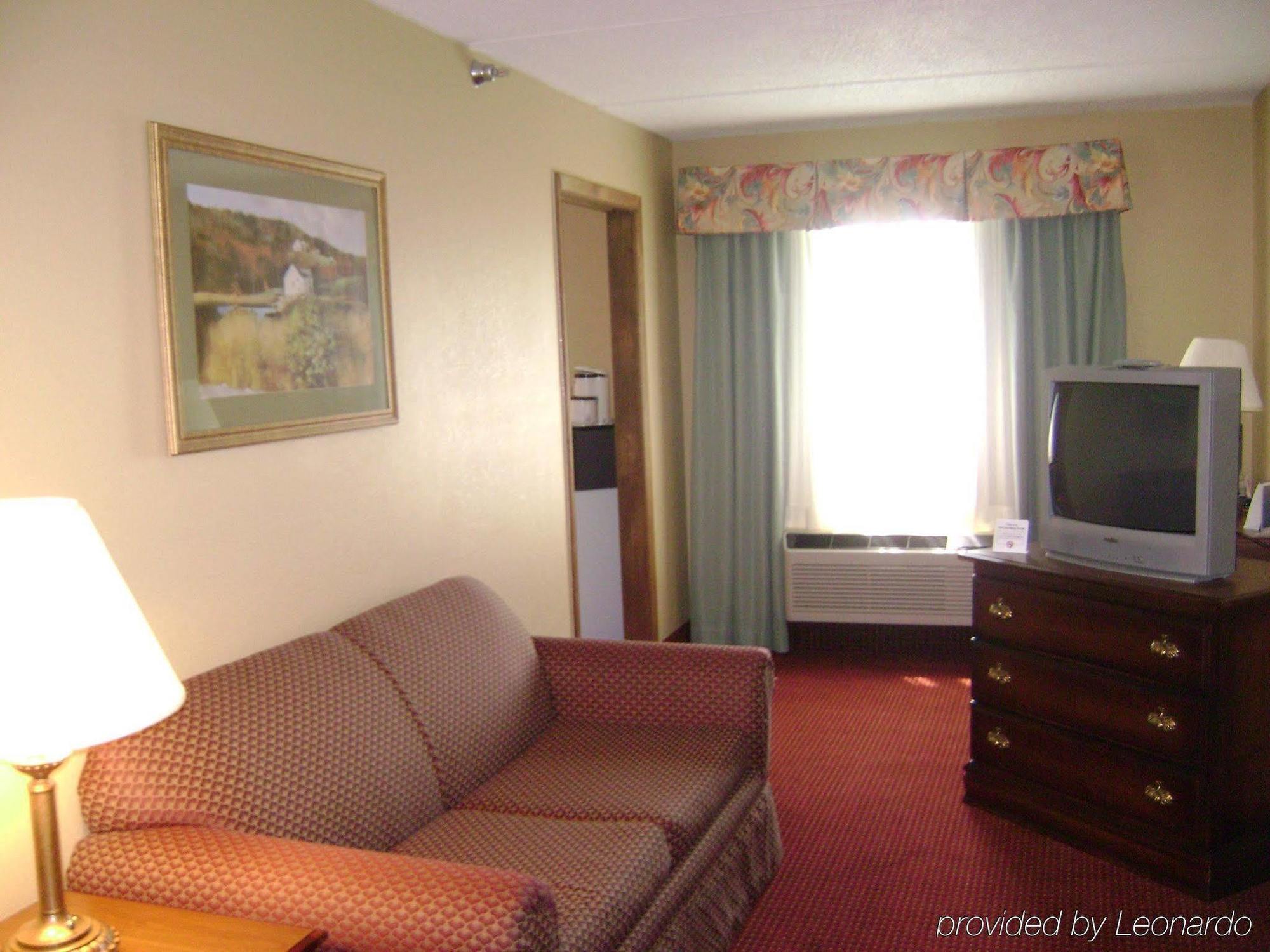 Holiday Inn Express Irwin Pa Tpk Exit 67 By Ihg Room photo