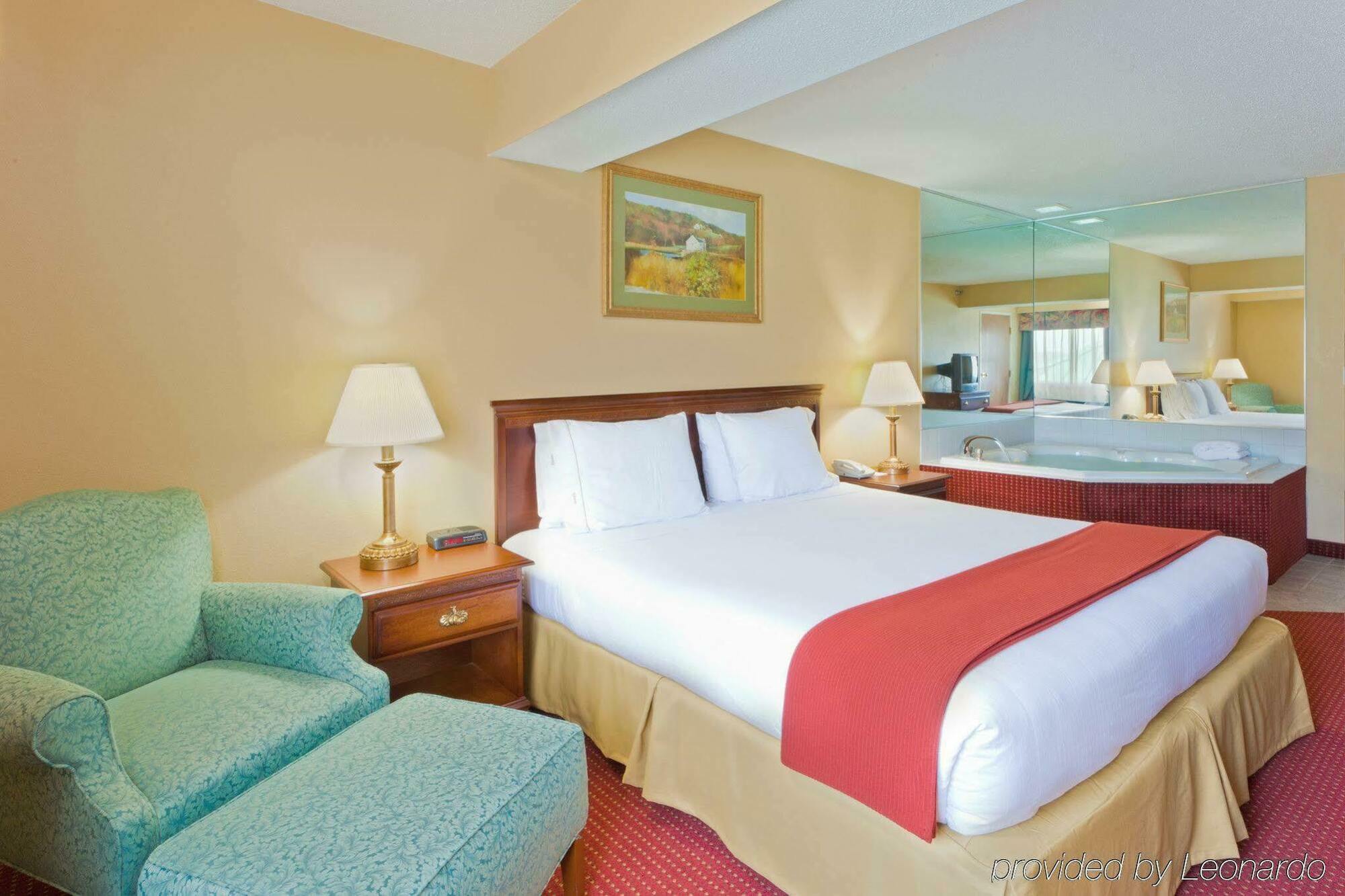 Holiday Inn Express Irwin Pa Tpk Exit 67 By Ihg Exterior photo