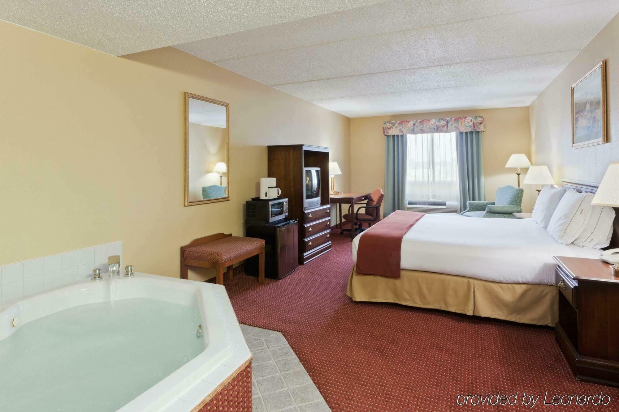 Holiday Inn Express Irwin Pa Tpk Exit 67 By Ihg Exterior photo